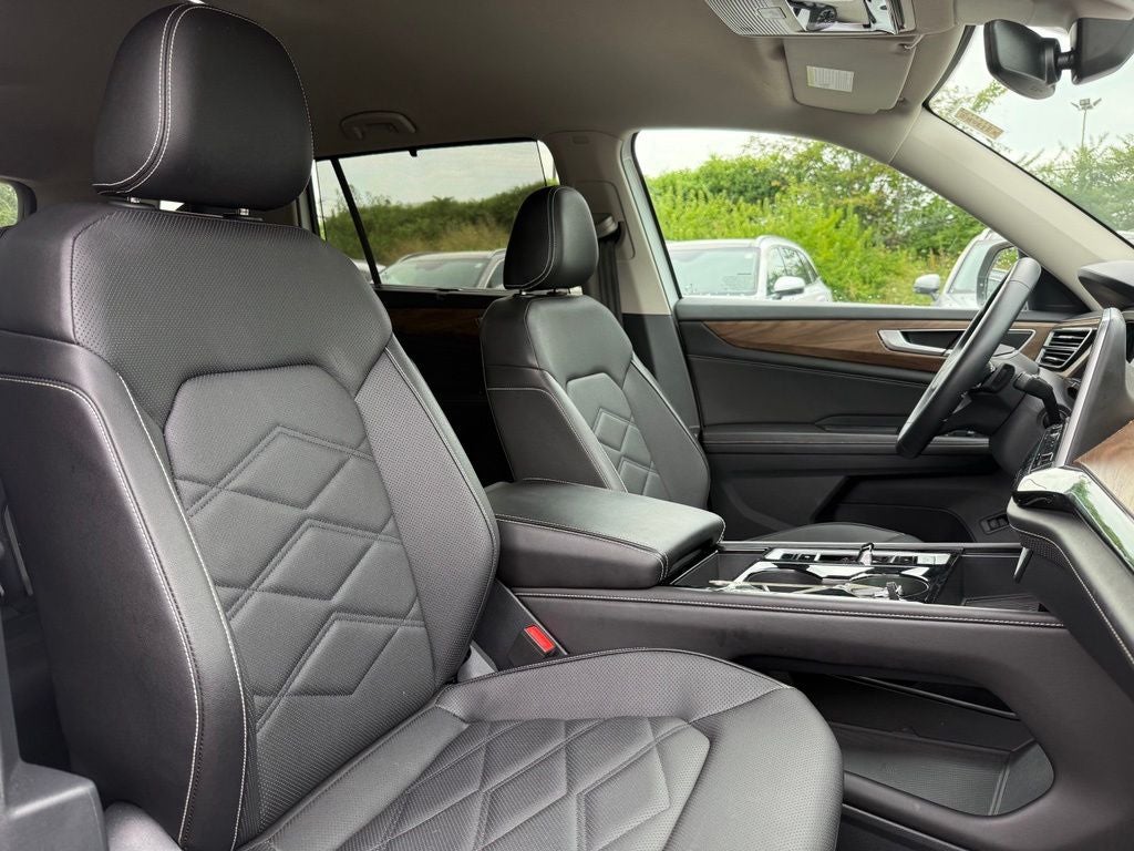 2025 Volkswagen Atlas 2.0T SE w/Technology