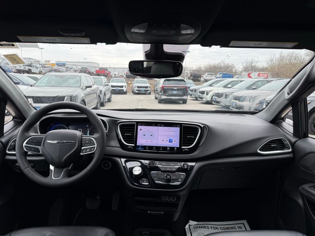 2025 Chrysler Pacifica Select