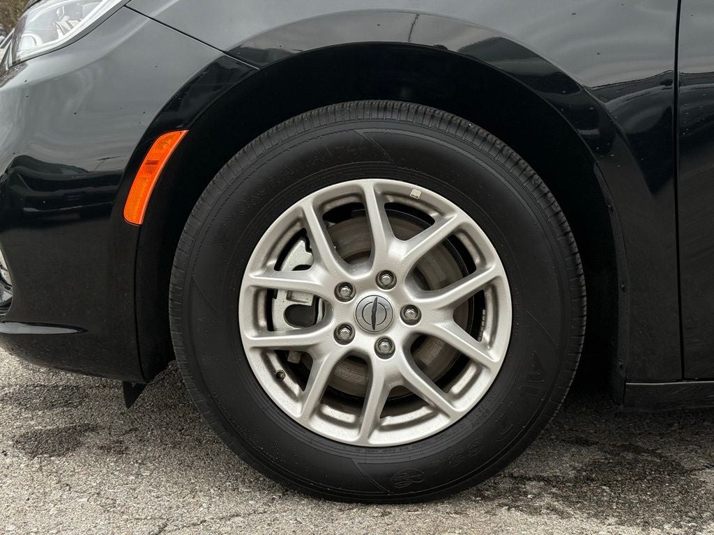 2025 Chrysler Pacifica Select