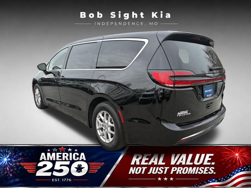 2025 Chrysler Pacifica Select