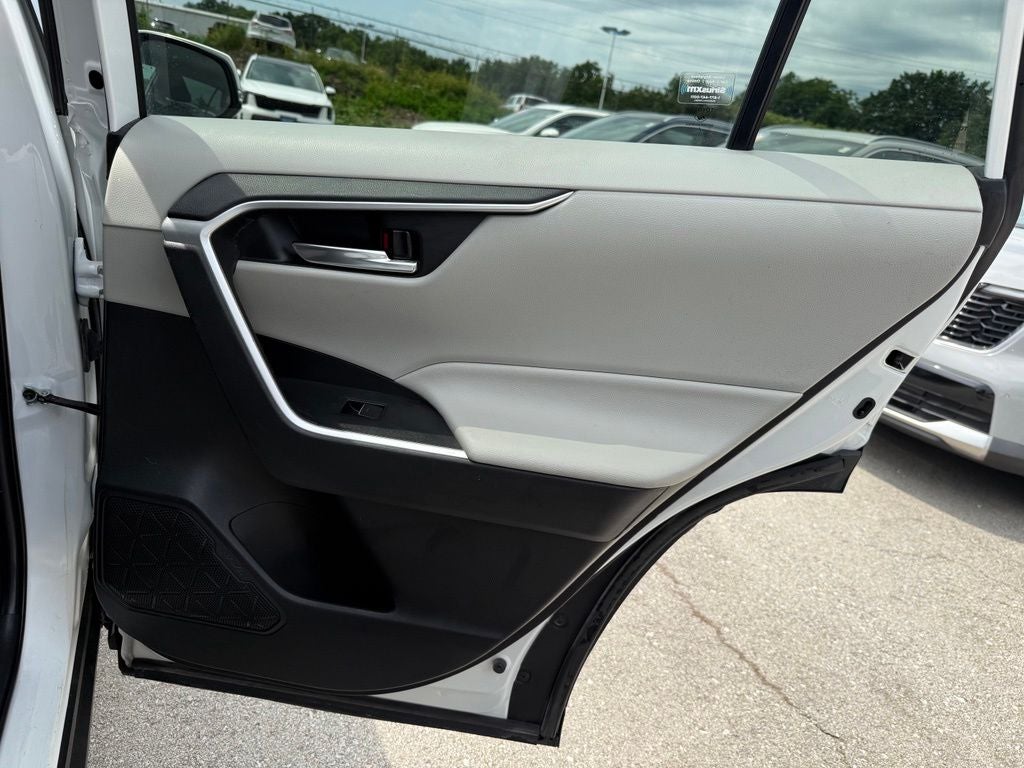 2022 Toyota RAV4 Hybrid XLE