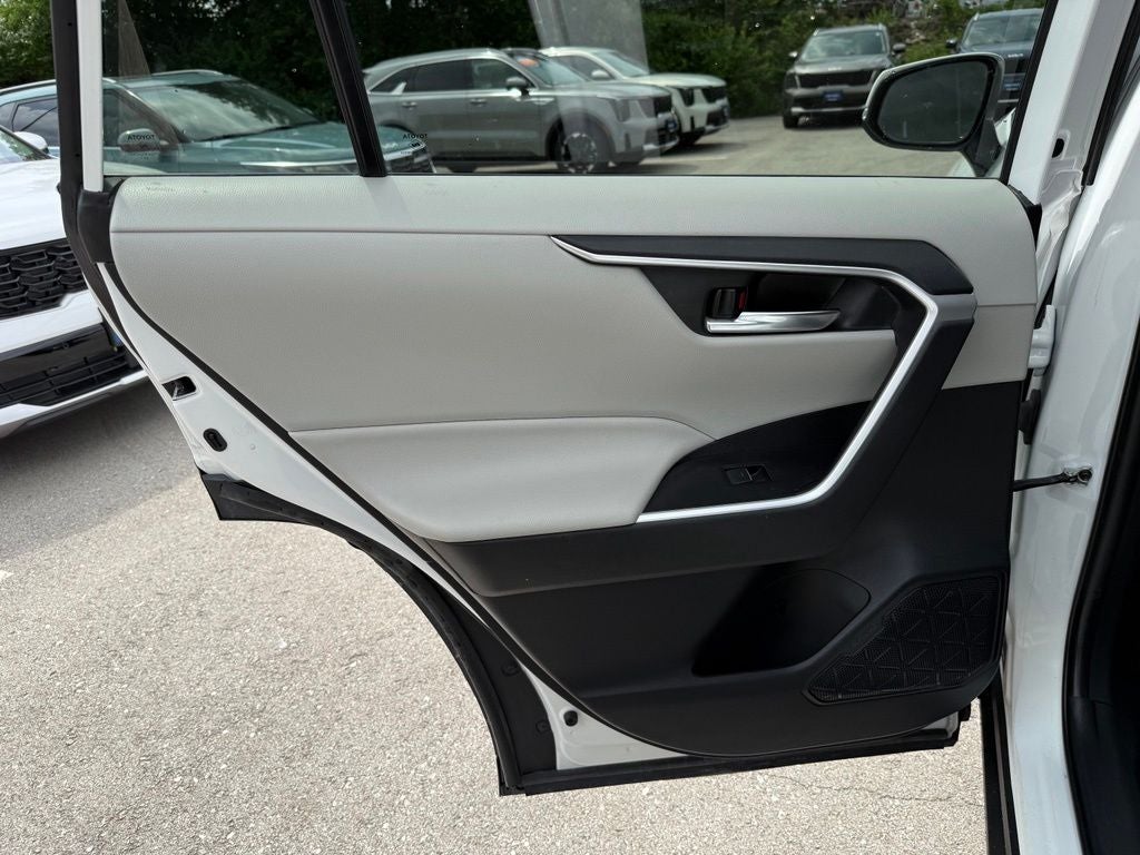 2022 Toyota RAV4 Hybrid XLE