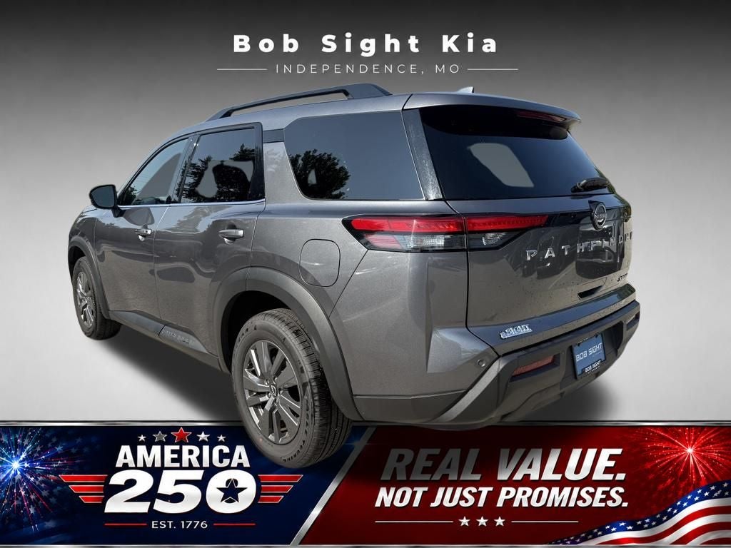 2024 Nissan Pathfinder SV