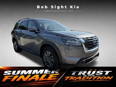2024 Nissan Pathfinder SV