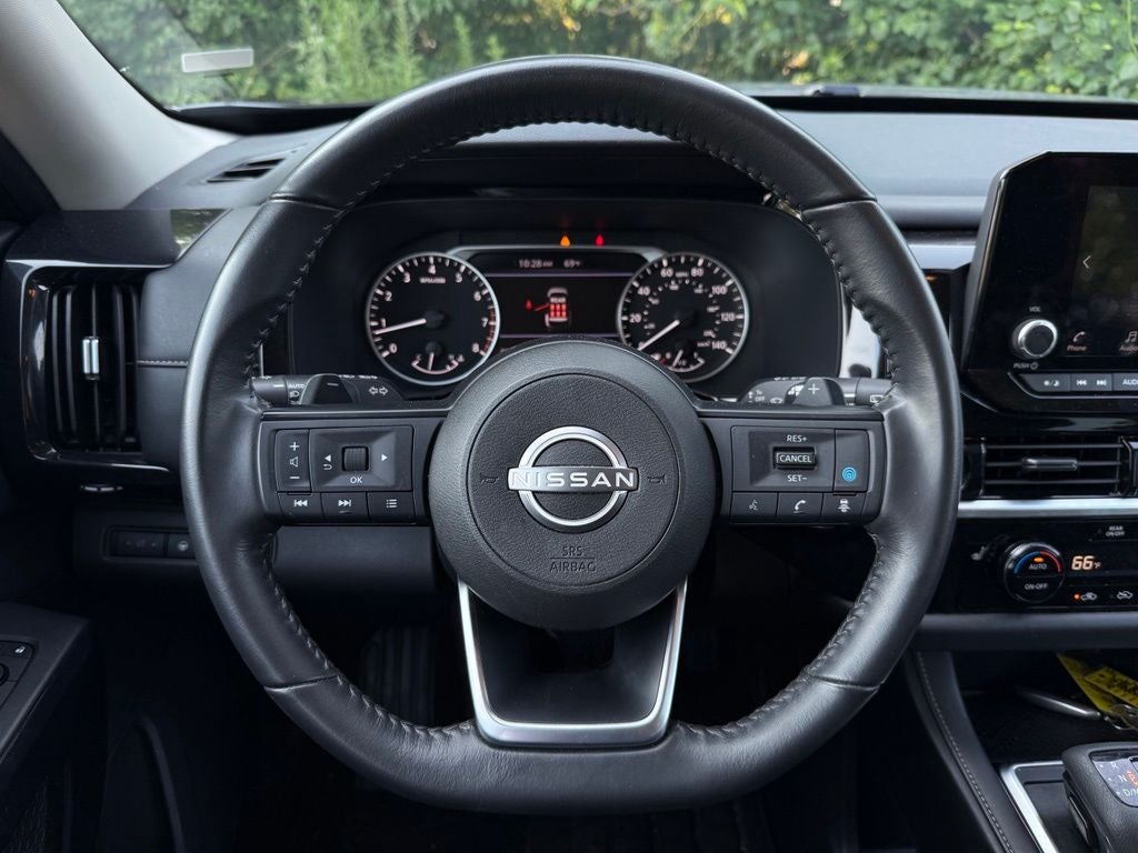 2024 Nissan Pathfinder SV