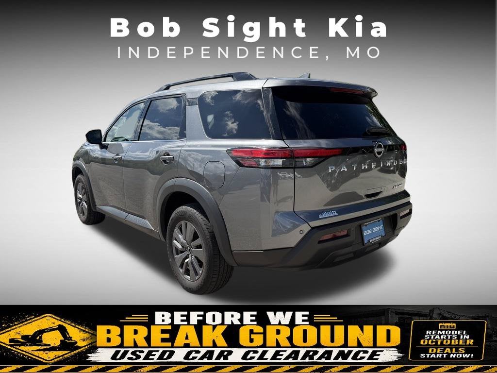 2024 Nissan Pathfinder SV