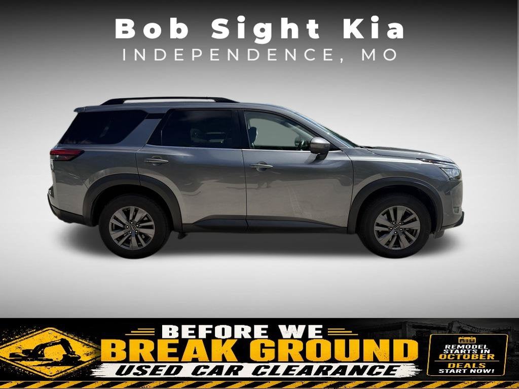 2024 Nissan Pathfinder SV