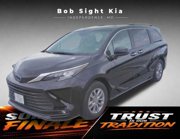 2025 Toyota Sienna XLE 8 Passenger