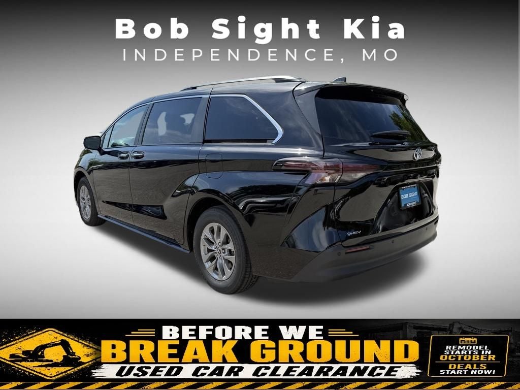 2025 Toyota Sienna XLE 8 Passenger