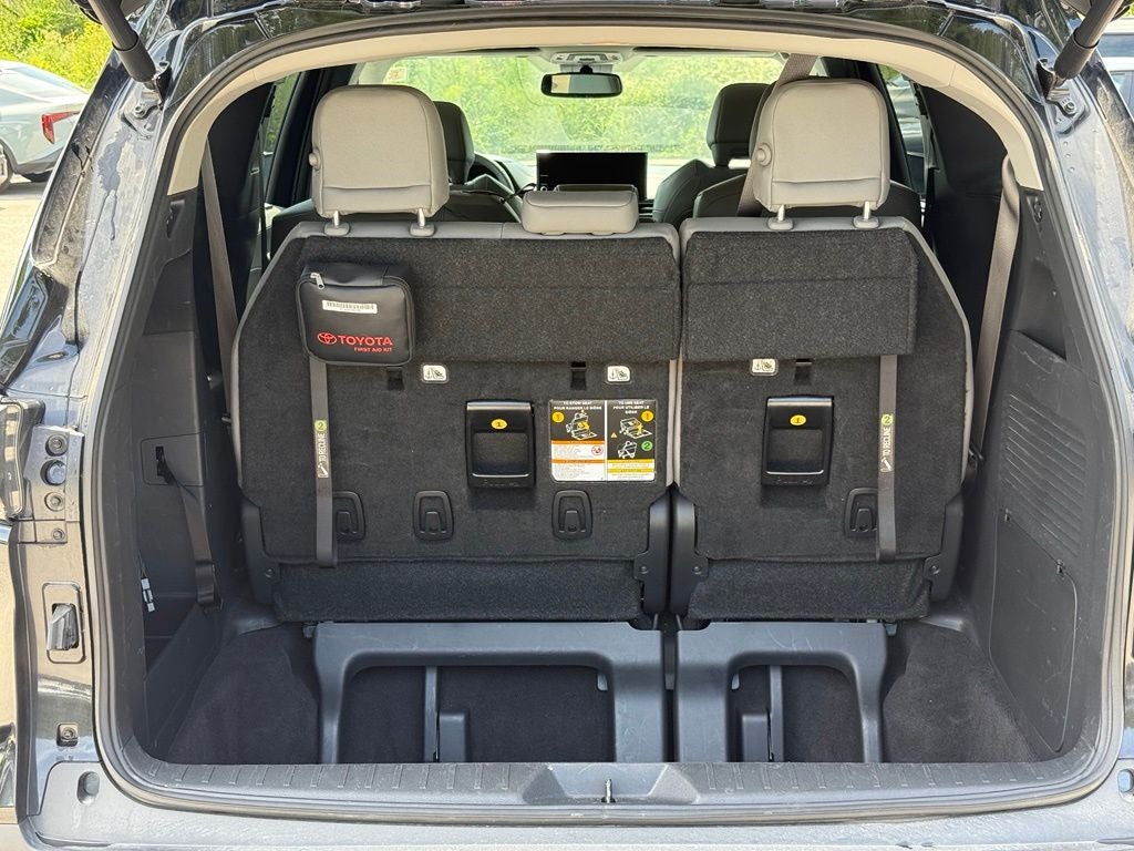 2025 Toyota Sienna XLE 8 Passenger