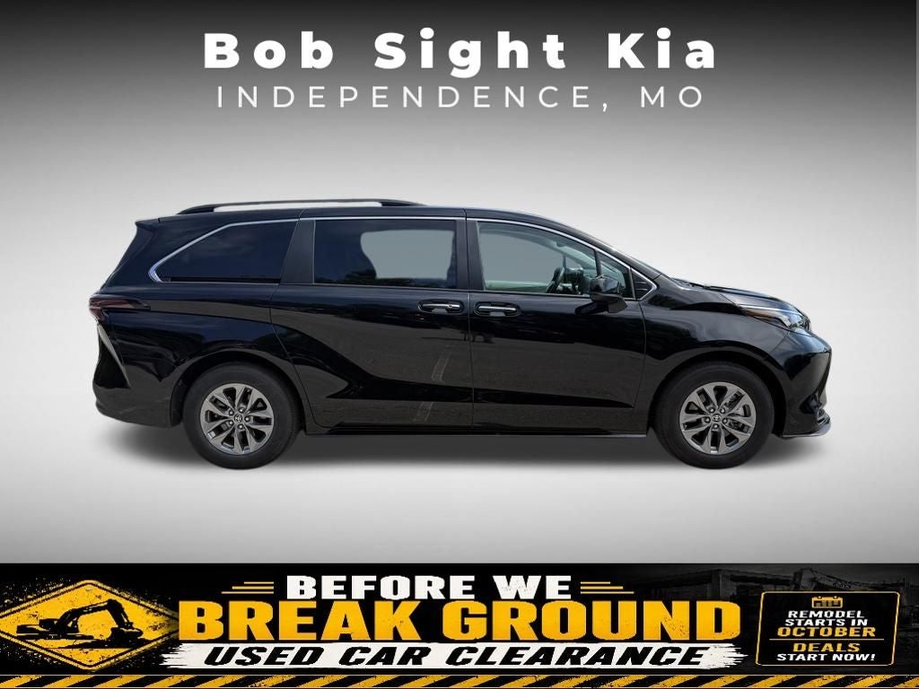 2025 Toyota Sienna XLE 8 Passenger