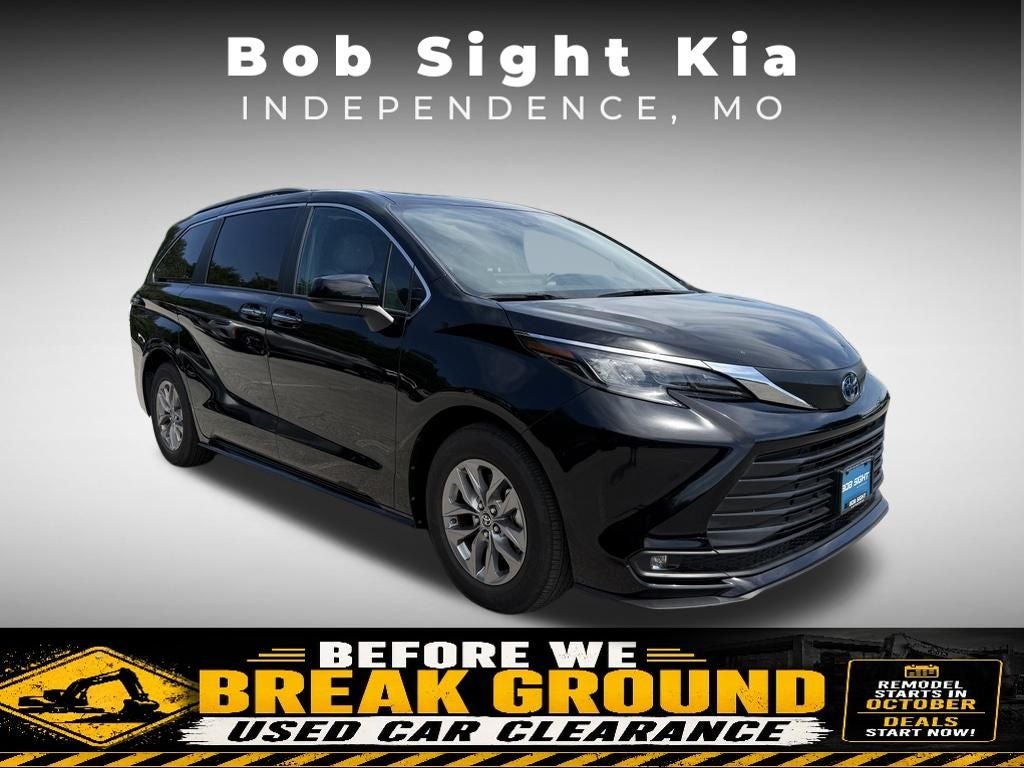 2025 Toyota Sienna XLE 8 Passenger
