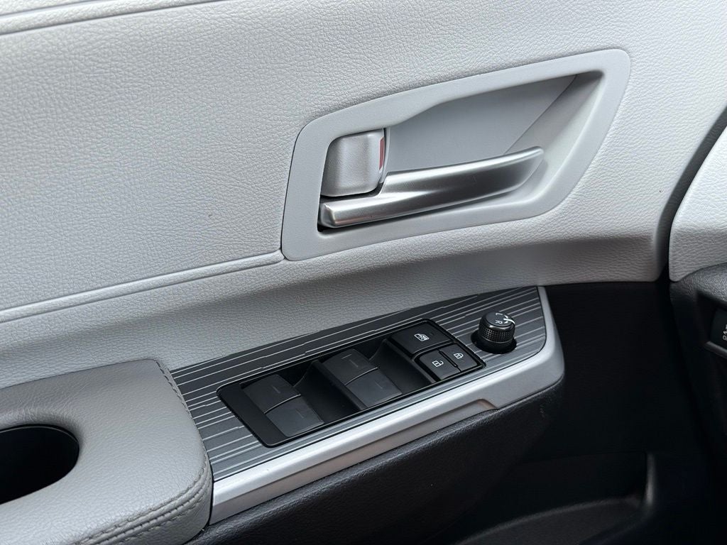 2025 Toyota Sienna XLE 8 Passenger