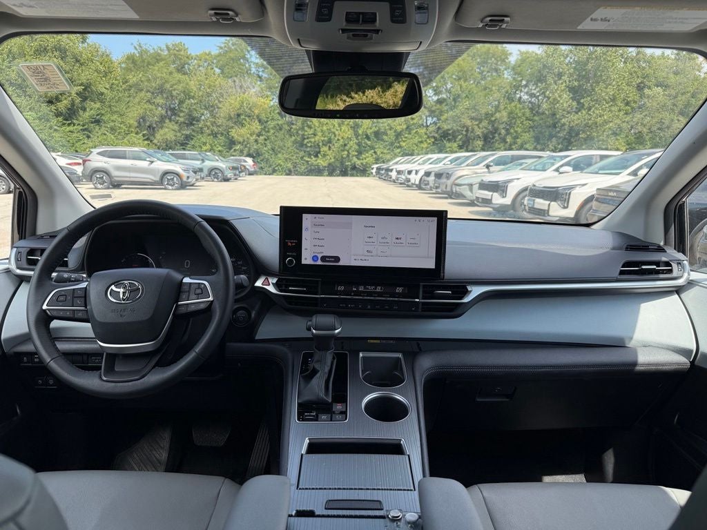 2025 Toyota Sienna XLE 8 Passenger