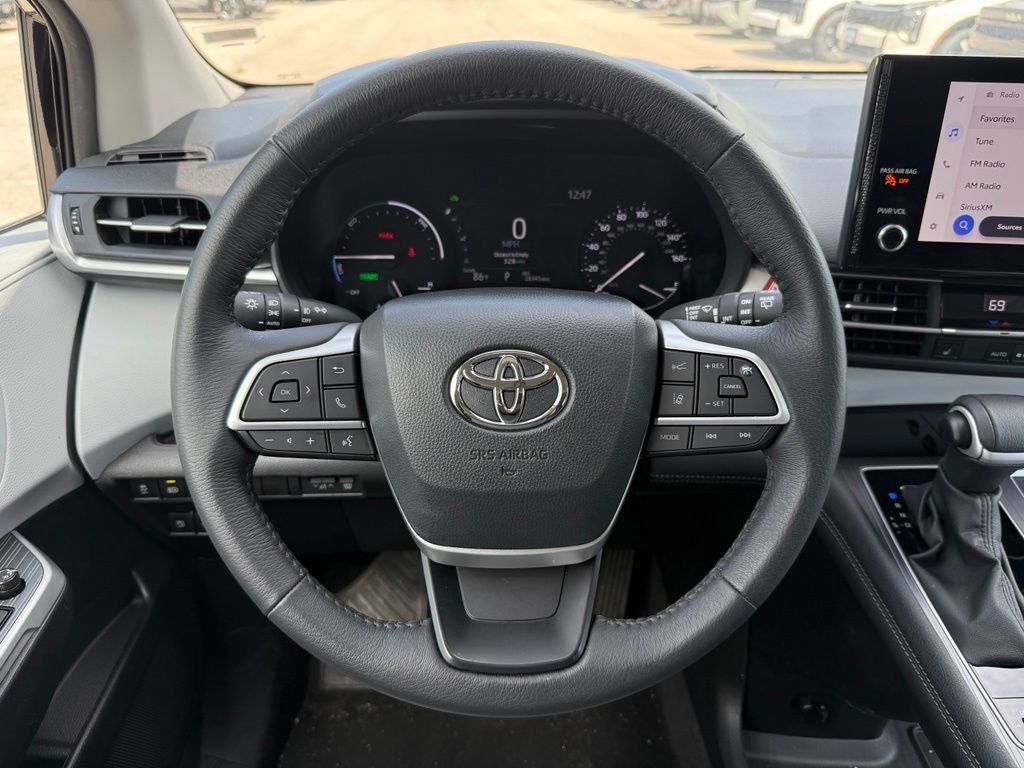 2025 Toyota Sienna XLE 8 Passenger