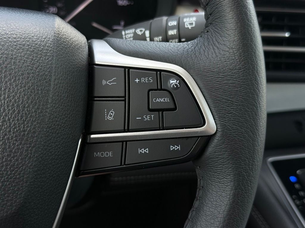 2025 Toyota Sienna XLE 8 Passenger