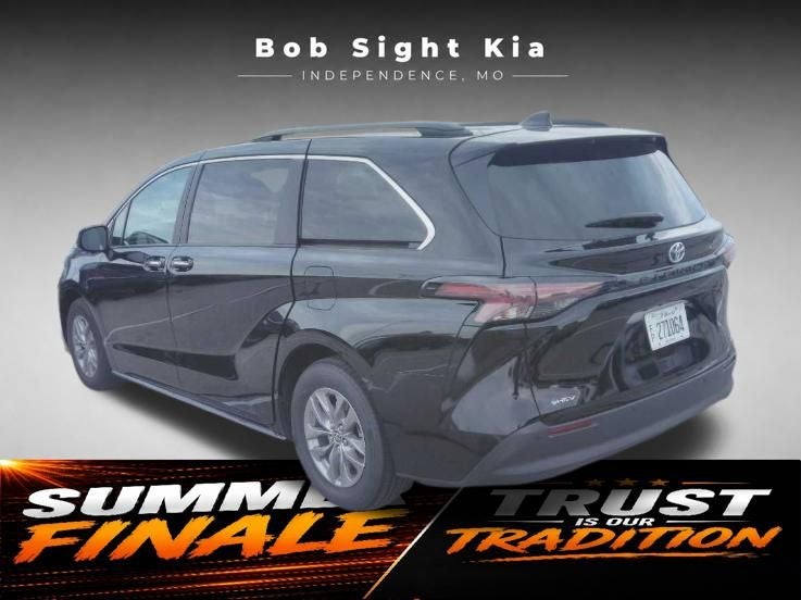 2025 Toyota Sienna XLE 8 Passenger