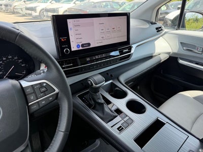 2025 Toyota Sienna XLE 8 Passenger