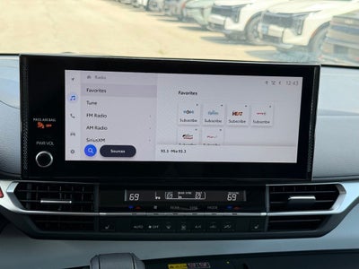 2025 Toyota Sienna XLE 8 Passenger