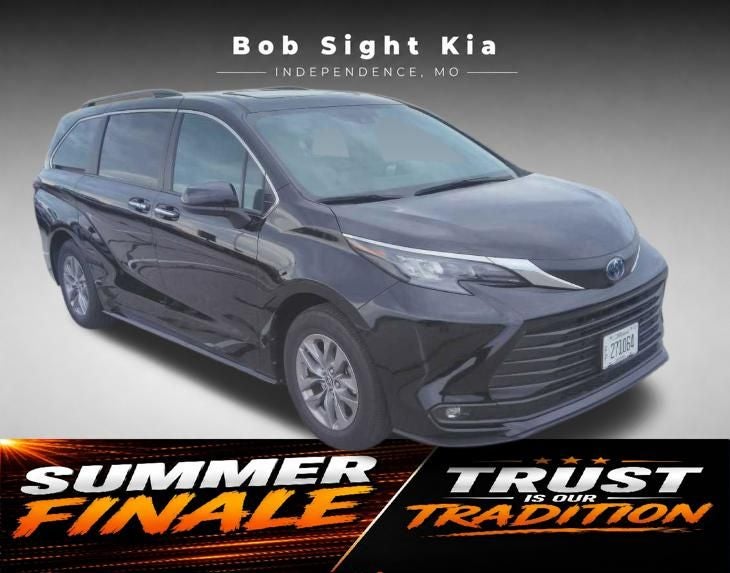 2025 Toyota Sienna XLE 8 Passenger