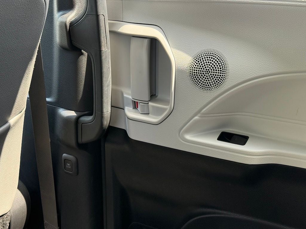 2025 Toyota Sienna XLE 8 Passenger
