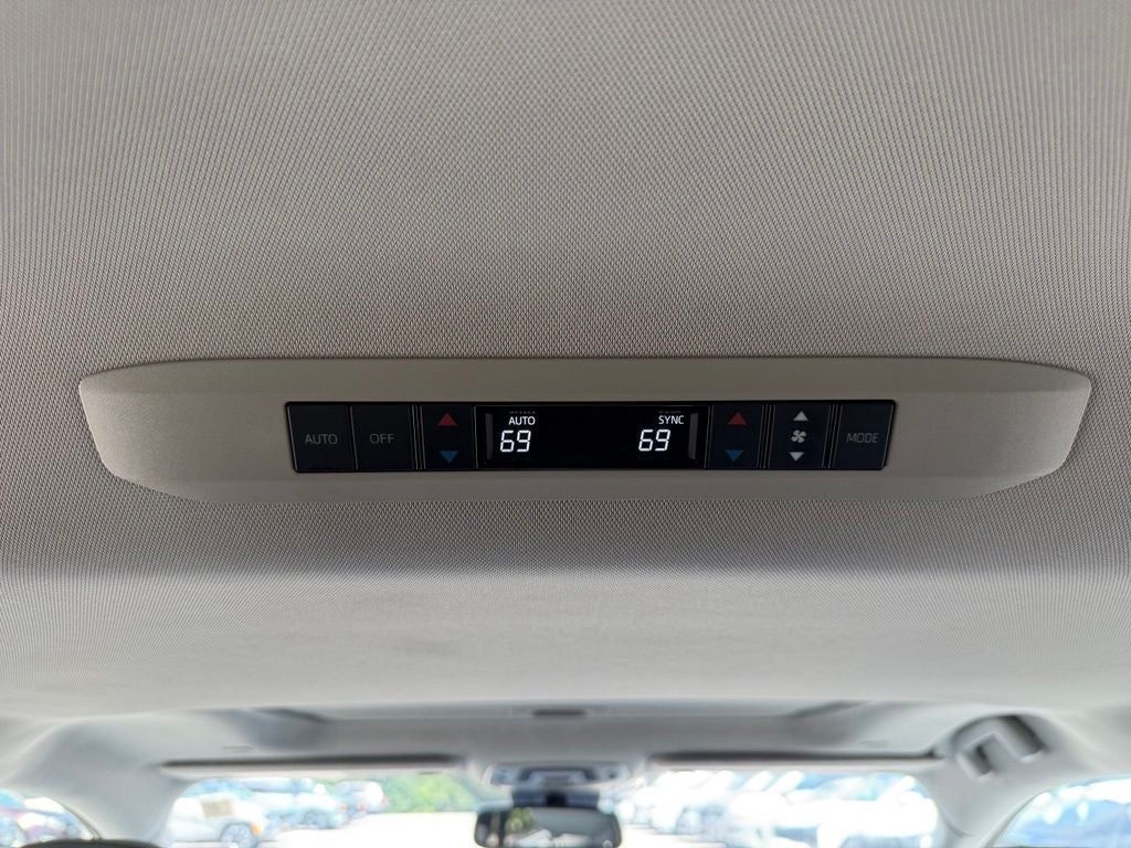 2025 Toyota Sienna XLE 8 Passenger