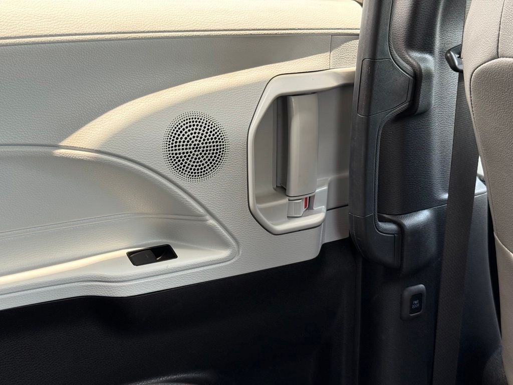 2025 Toyota Sienna XLE 8 Passenger