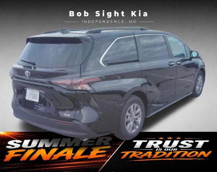 2025 Toyota Sienna XLE 8 Passenger