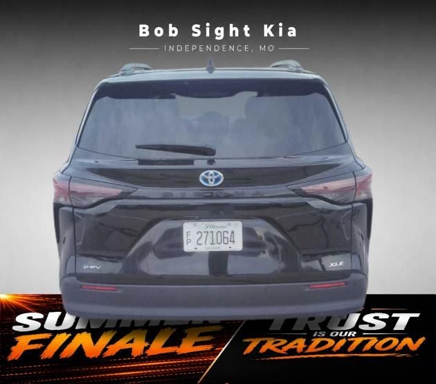2025 Toyota Sienna XLE 8 Passenger