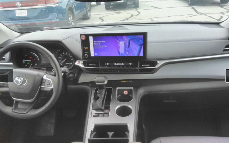 2025 Toyota Sienna XLE 8 Passenger