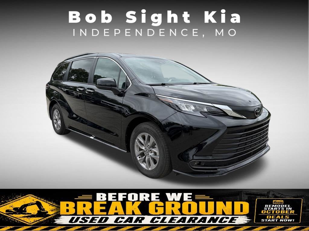 2026 Toyota Sienna XLE 8 Passenger