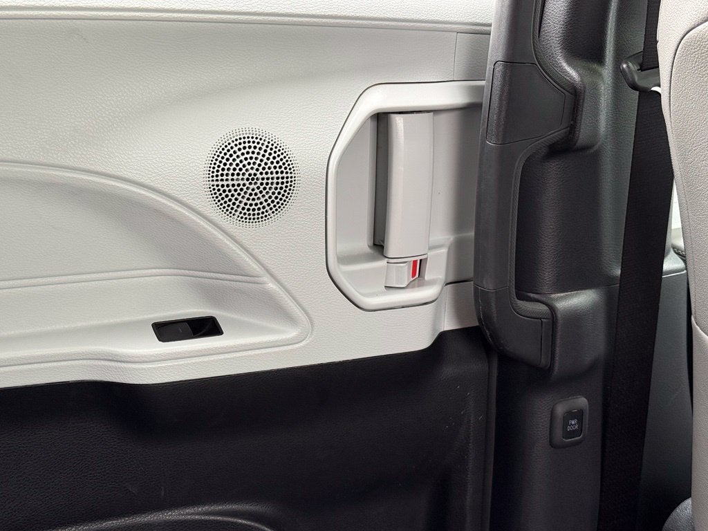 2026 Toyota Sienna XLE 8 Passenger