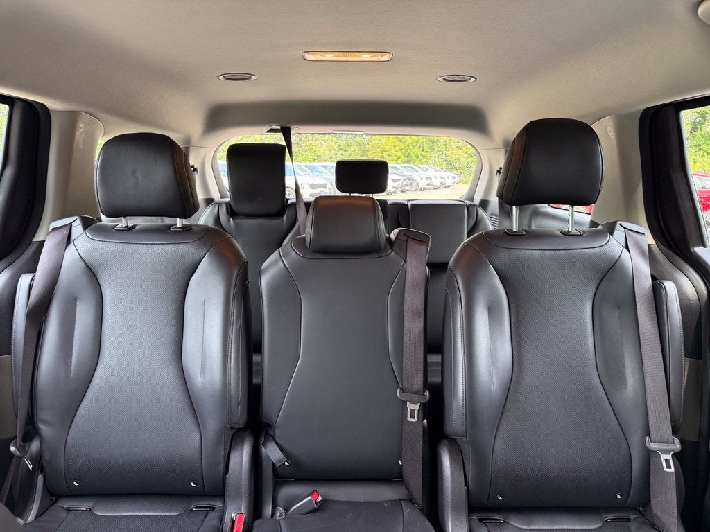2025 Kia Carnival LXS