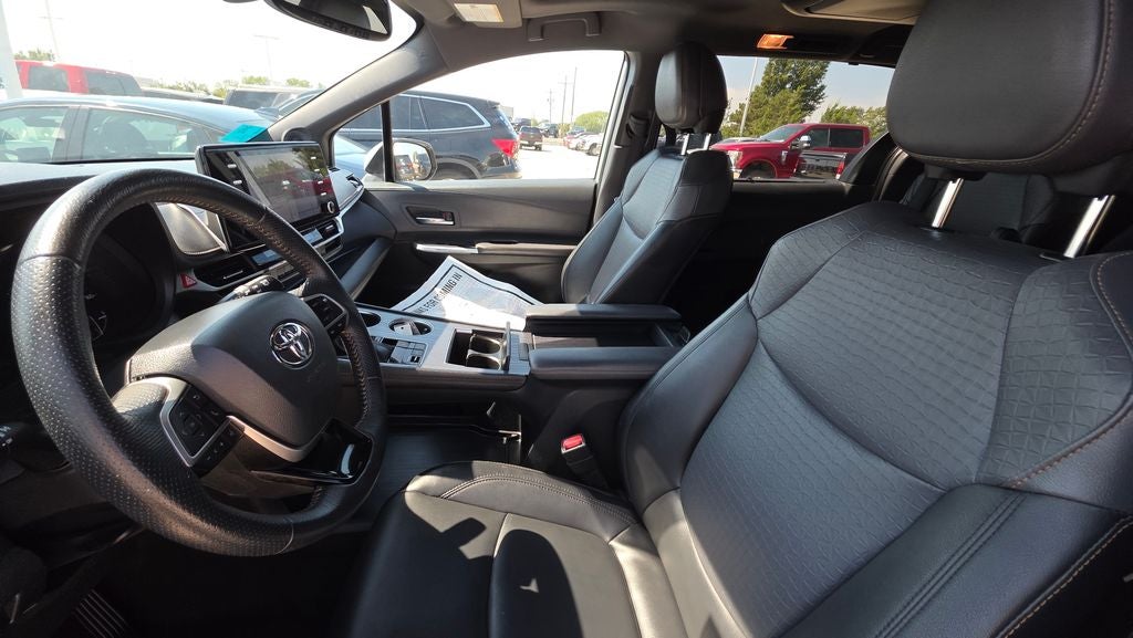 2022 Toyota Sienna Woodland Edition