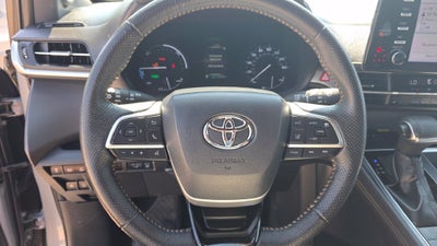 2022 Toyota Sienna Woodland Edition