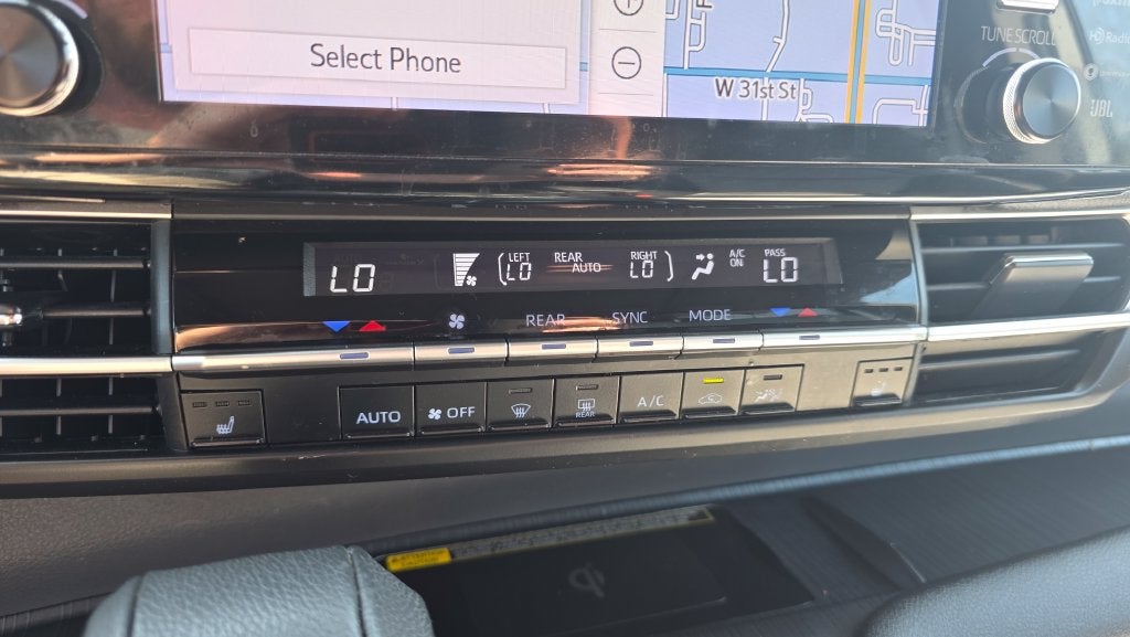 2022 Toyota Sienna Woodland Edition