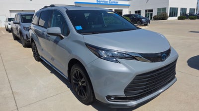 2022 Toyota Sienna Woodland Edition