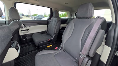 2022 Kia Carnival LX