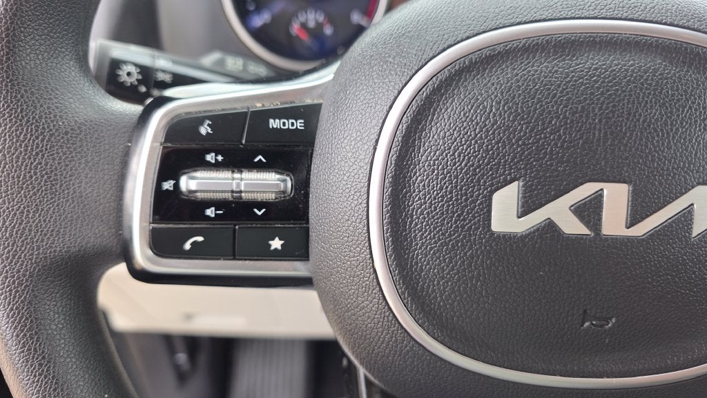 2022 Kia Carnival LX