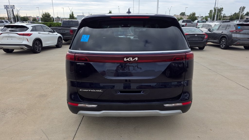 2022 Kia Carnival LX