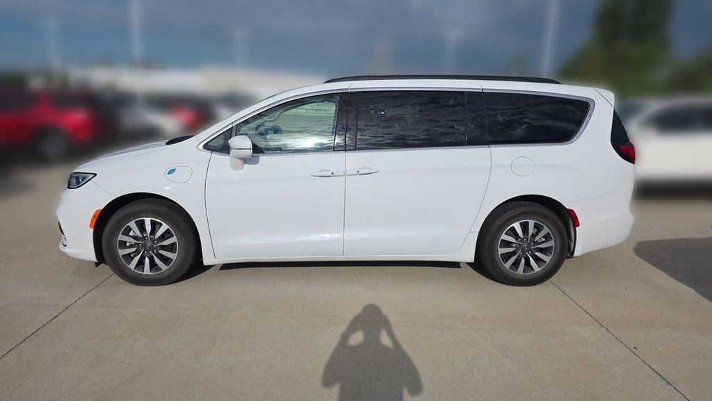2022 Chrysler Pacifica Hybrid Touring L