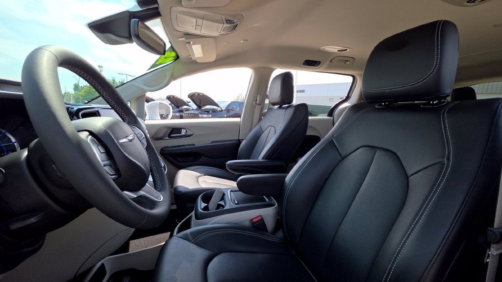 2022 Chrysler Pacifica Hybrid Touring L