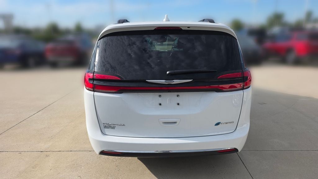 2022 Chrysler Pacifica Hybrid Touring L