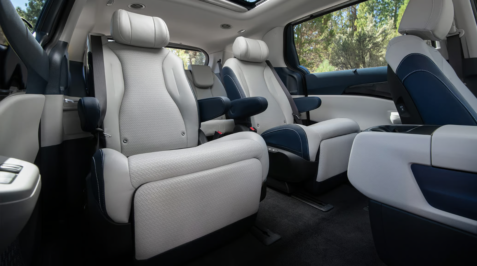 2026 Kia Carnival MPV Hybrid | Bob Sight Independence Kia | Independence, MO