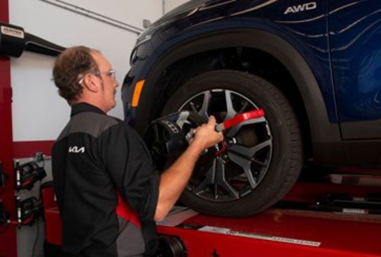 Technicians at Bob Sight Independence Kia